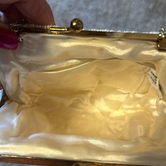 La Regale Vintage LTD handmade Seed Bead Clamshell Formal Wedding Purse - Picture 4 of 14